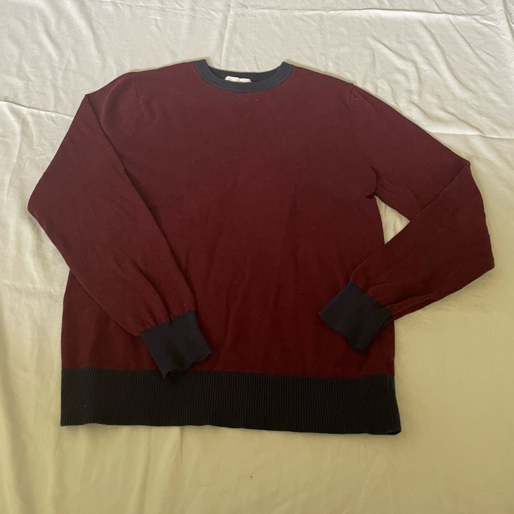 Goodiellow women’s small maroon and navy sweatshirt